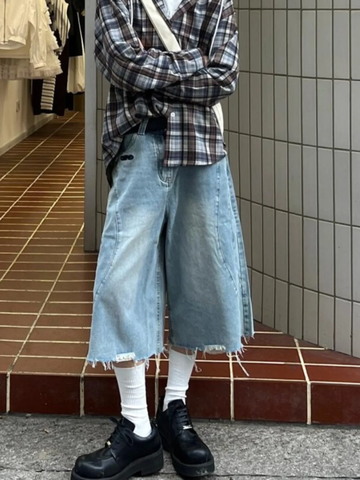 

Мужские джинсы свободного кроя в стиле ретро-американский стритстайл, широкие, с эффектом потертости и рваными краями, длина 7/8, весна-осень