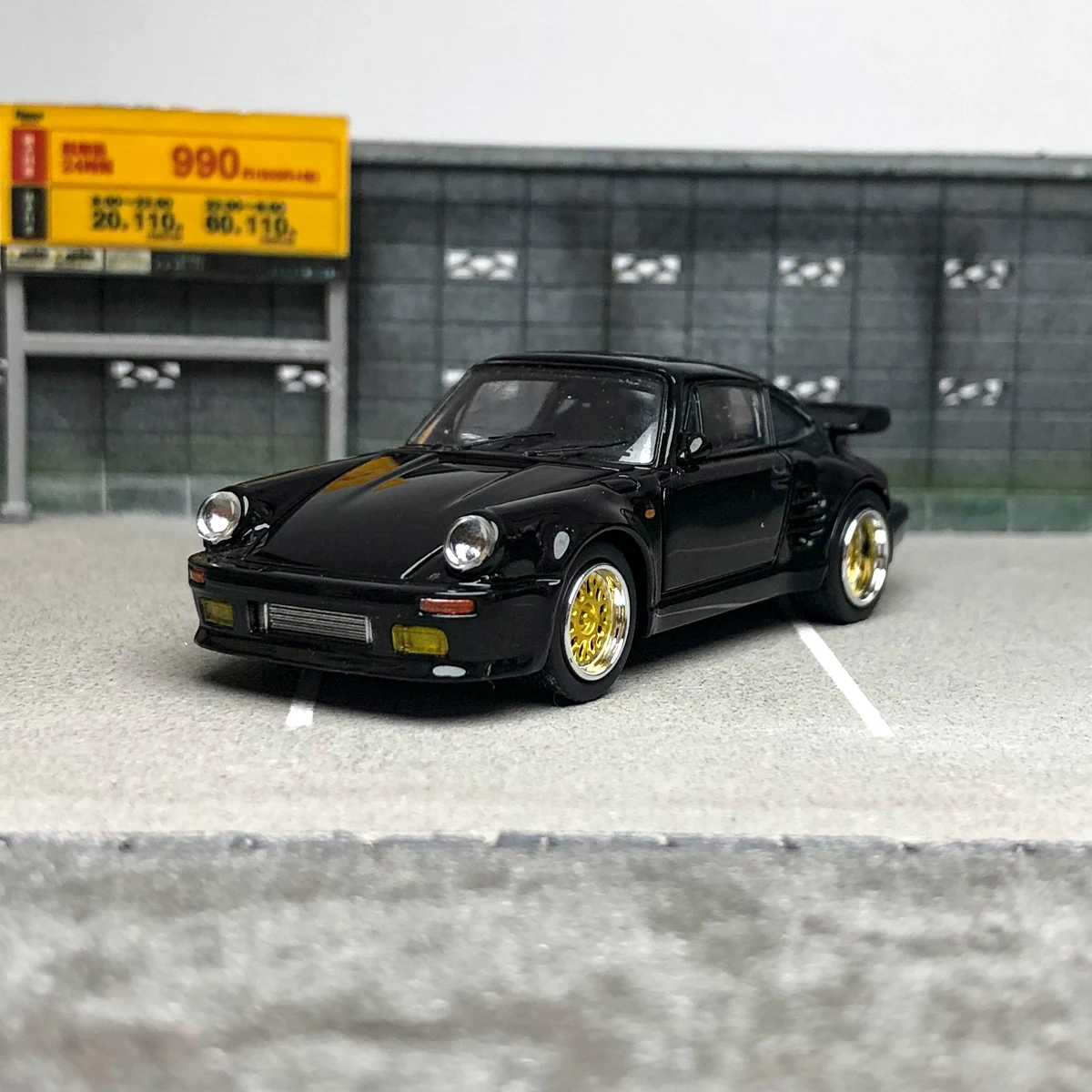 Master 1:64 930 911 Turbo diecast model car