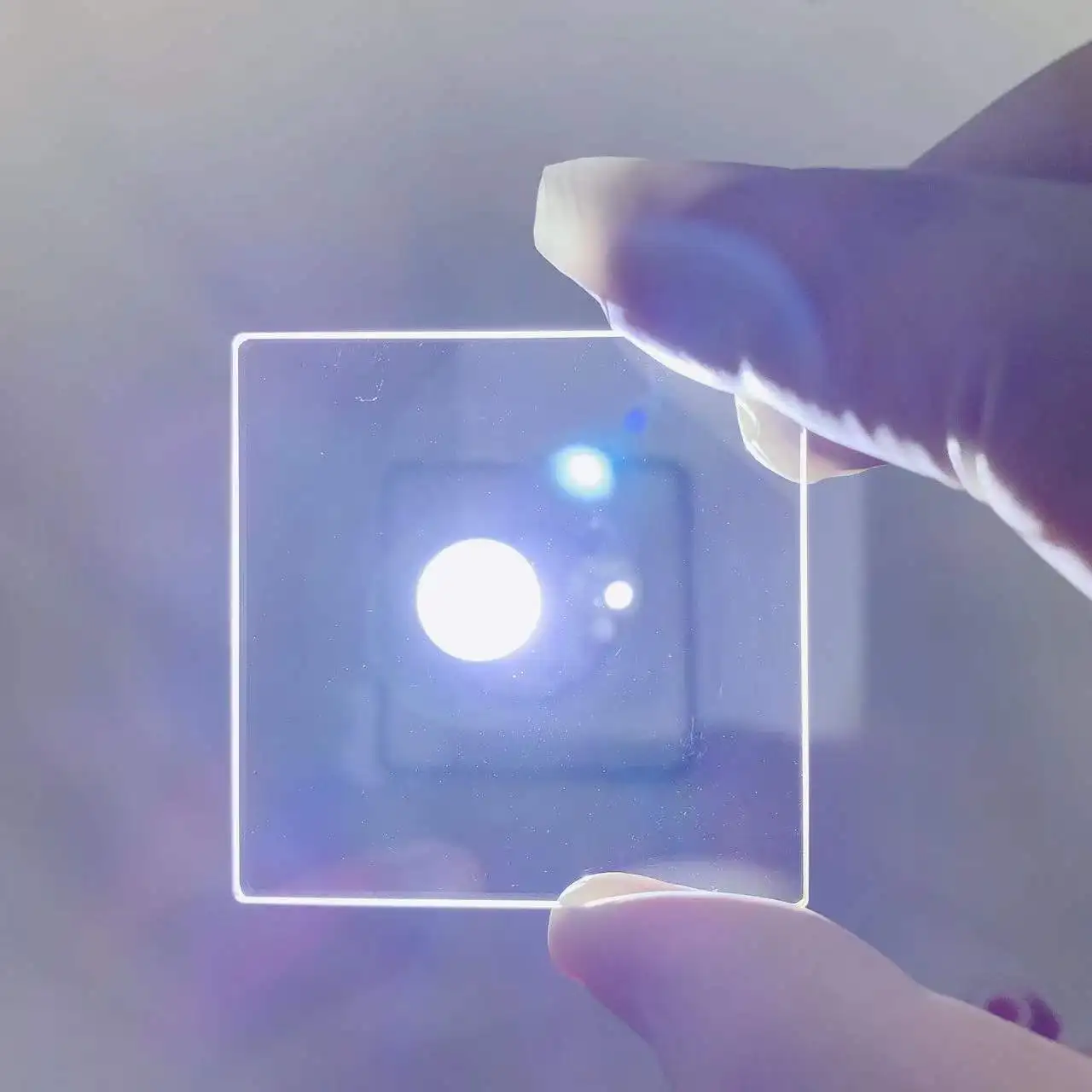 

Размер 50x50x2 мм, проходит от 380 до 2500 нм, видимый ИК-фильтр High Pass, стекло ZJB380