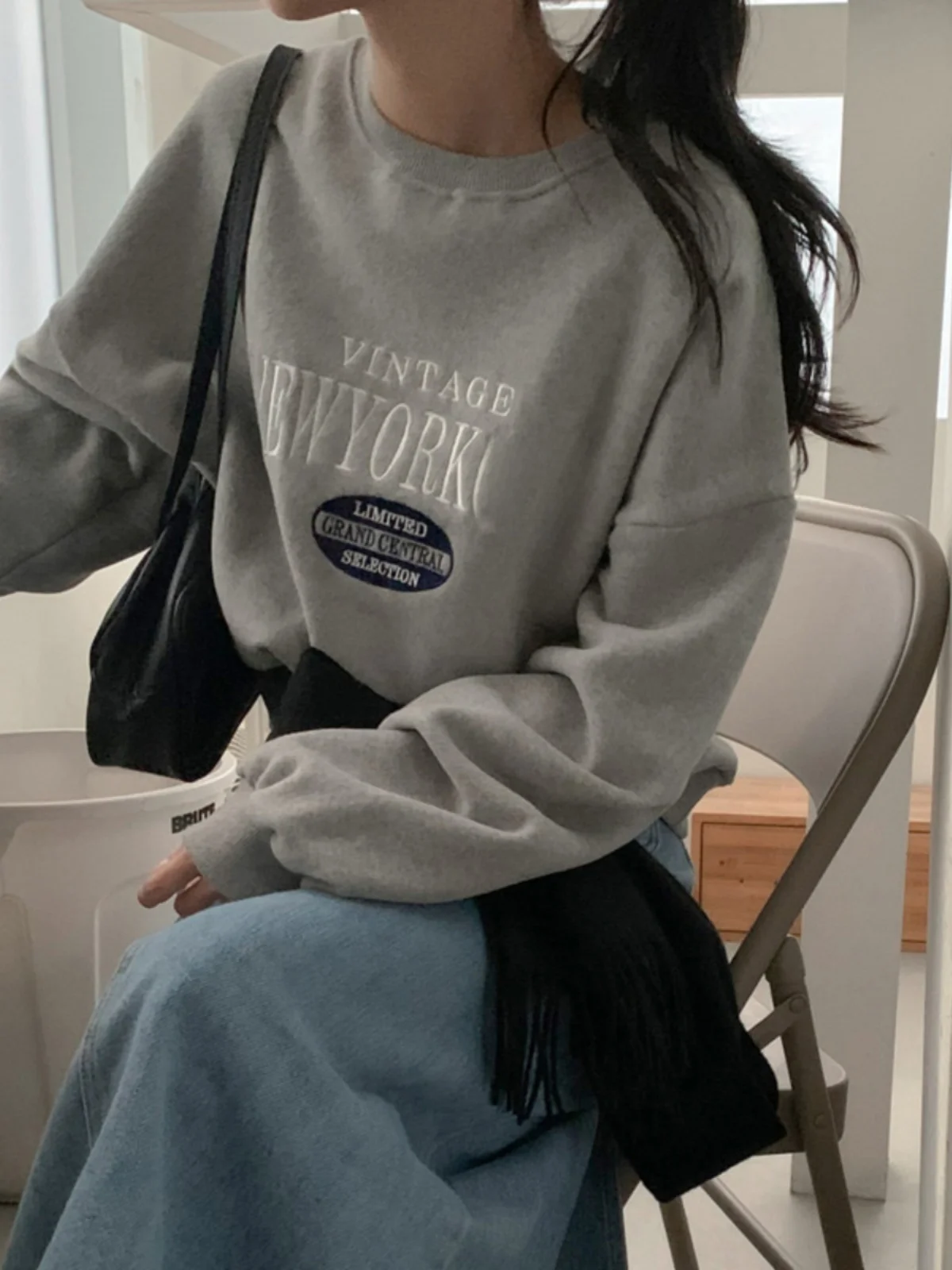 Damska bluza oversize, luźny krój, wygodna, z haftowanymi literami, nowość na jesień i zimę, modna bluzka.