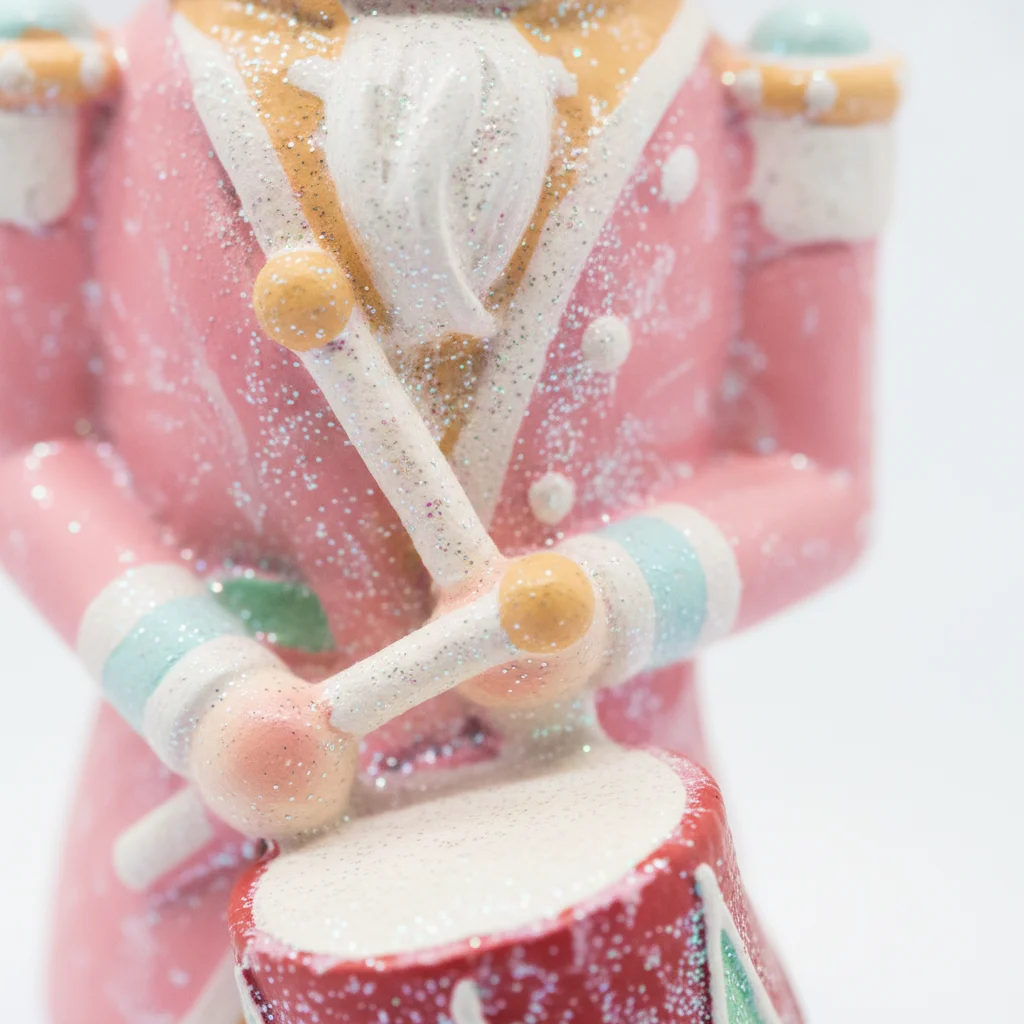 Pastellrosa-Grüne Nussknacker- – Nutcracker Figurine Bewertung und Preis