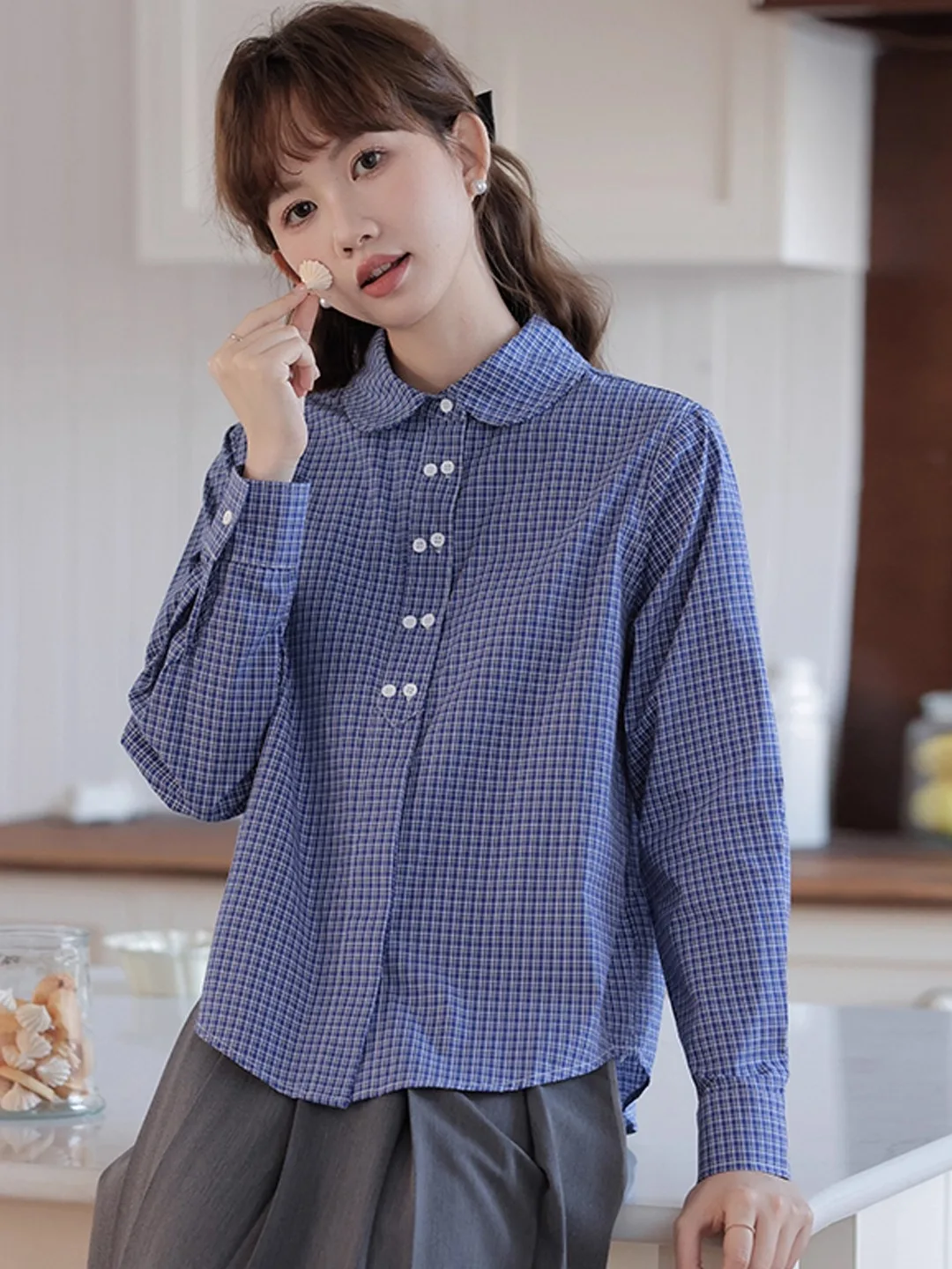 

Японская женская рубашка из чистого хлопка в клетку, свободного кроя, с воротником-стойкой, для весны и осени, универсальная, модная, стройнящая.