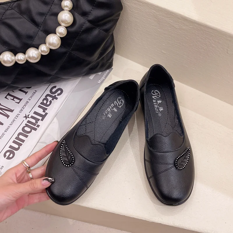 Women's Flats 2022 Autumn New Slip on Loafers Lazy Shoes Rhinestone Black Female Shoes Flat Shoes of Women Fashion Mom Shoes