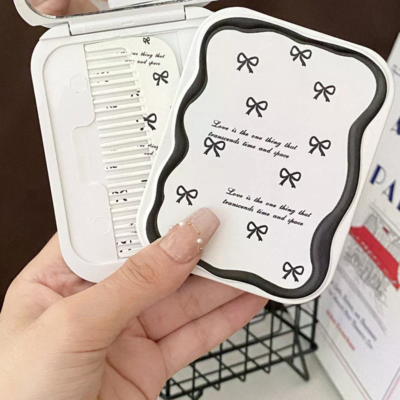 مرآة مكياج على شكل فيونكة لطيفة قابلة للطي على شكل فيونكة مع مشط محمول ومبتكر للنساء والفتيات #2