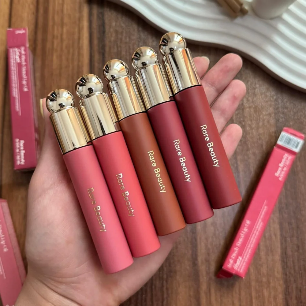 Rare Beauty Płynny Błyszczyk do Ust Nawilżający Długotrwały Naturalny Rozświetlający Lekki Odżywczy Regenerujący Makijaż Upiększający