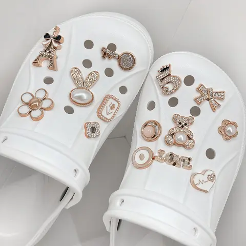 14 पीस स्पार्कलिंग गोल्डन फॉक्स पर्ल शू चार्म्स पिन सेट DIY डिटैचेबल शू डेकोरेशन क्रॉक्स क्लॉग्स पार्टी गिफ्ट आइडिया के लिए उपयुक्त 6 best sales क्रॉक्स गिबिट्स - №5