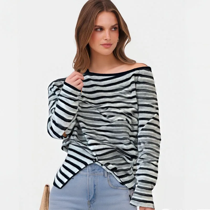 

Women's slanted-shoulder sweater has a gentle design and temperament, and the new style is thin and waist-slit striped sweater