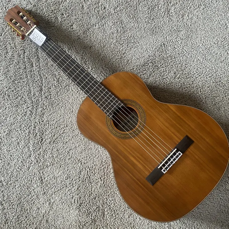 

E935 Cedar Solid Top 39'Classical Guitar 19 Frets Rosewood Fingerboard Back&Side is Mahogany Brand Items Authorised Produced New