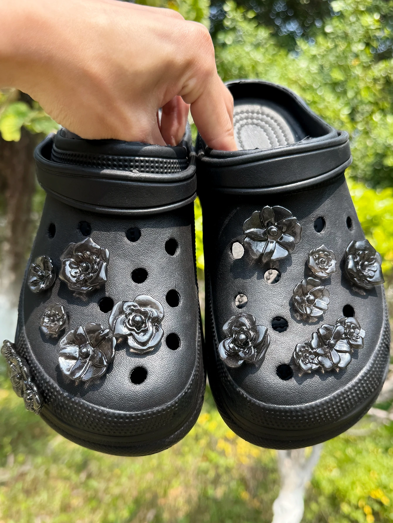 18 Pieces of Black Flower Shoes Decorative DIY Casual Accessories - Fun and Multi-functional Personalized Shoe Hiding Methods