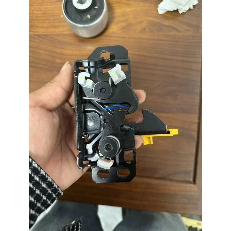 

1pc for Benz W177 New A180A200A35A220 Front Hood Lock Yellow Handle