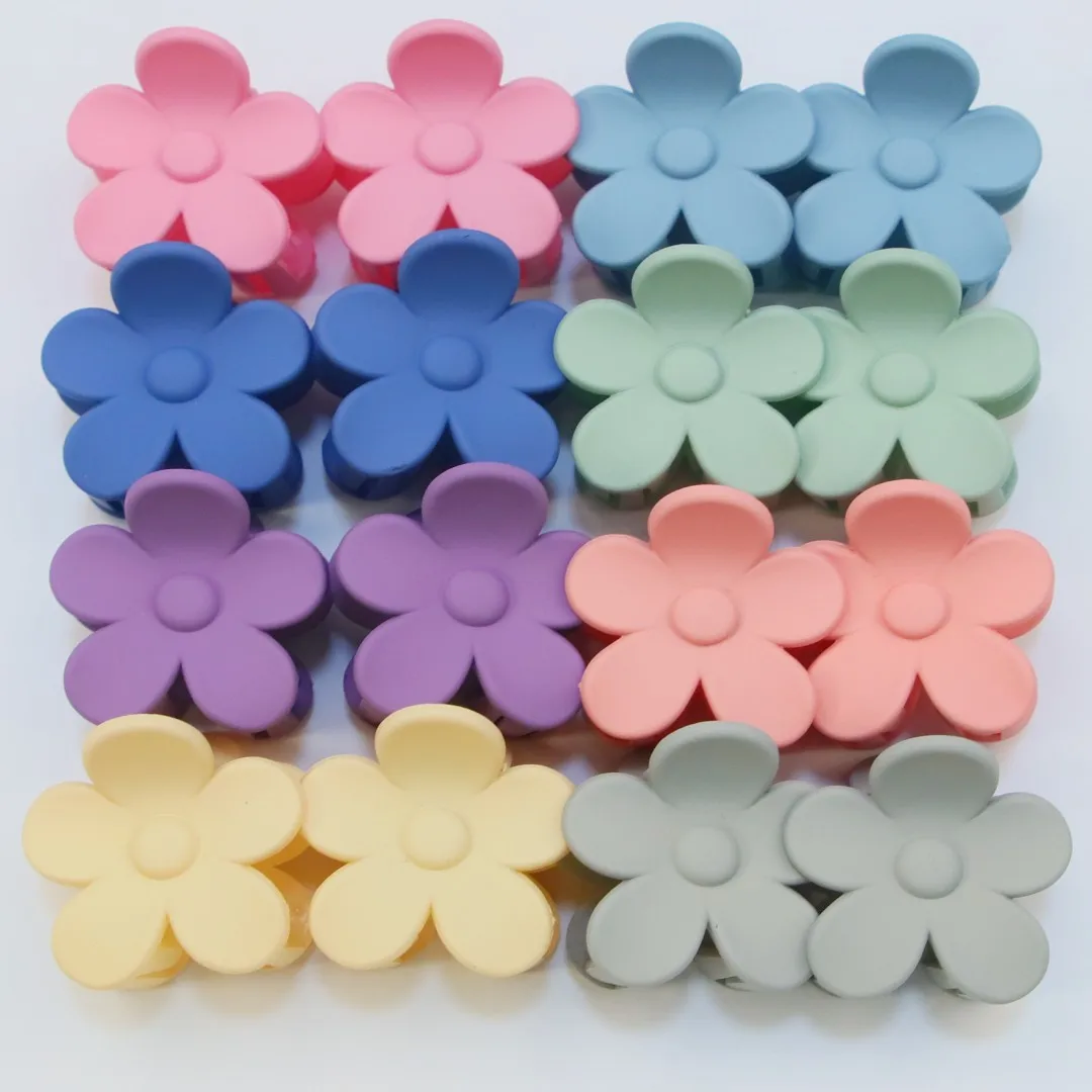 2/8PCS Mini Flower Hair Claw Clips Women Beach Vacation Bohemia 1.5inch Matte Flower Hair Claw Hairpin Women Girls Accessories