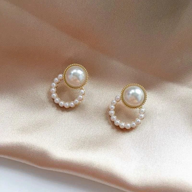 Wholesale Trend Korean Gold Simple Cute Pearl Ear Clasp Hoop Earrings For Women Tiny Huggies Earrings Wedding Party Jewelry