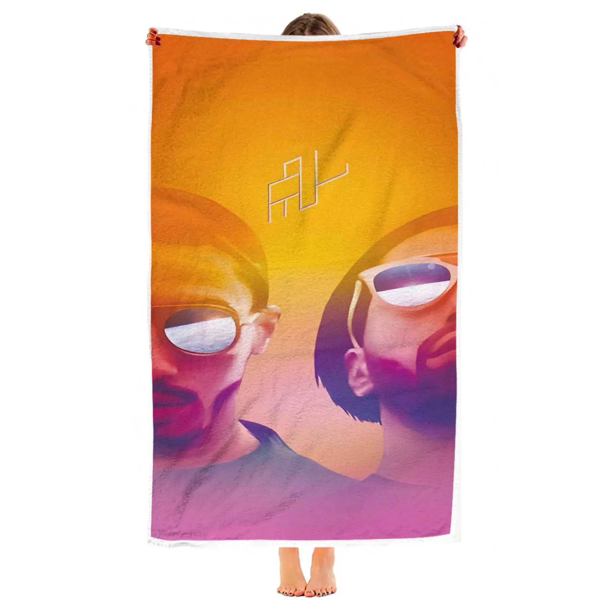 1PC K-pop Cool Girl Eyes Beach Towel Red Black Manga Grunge Print Microfiber Quick Dry Sandproof Large Bath Towel