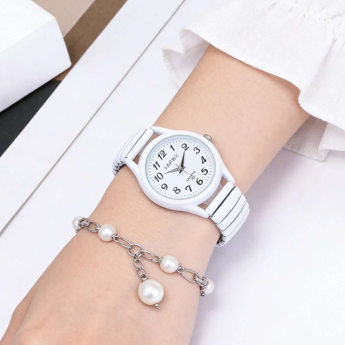Fashion Couple Watches, a Pair of Casual Quartz Watches for Men and Women, Arabic Numerals, Elastic Strap Women's Wristwatch