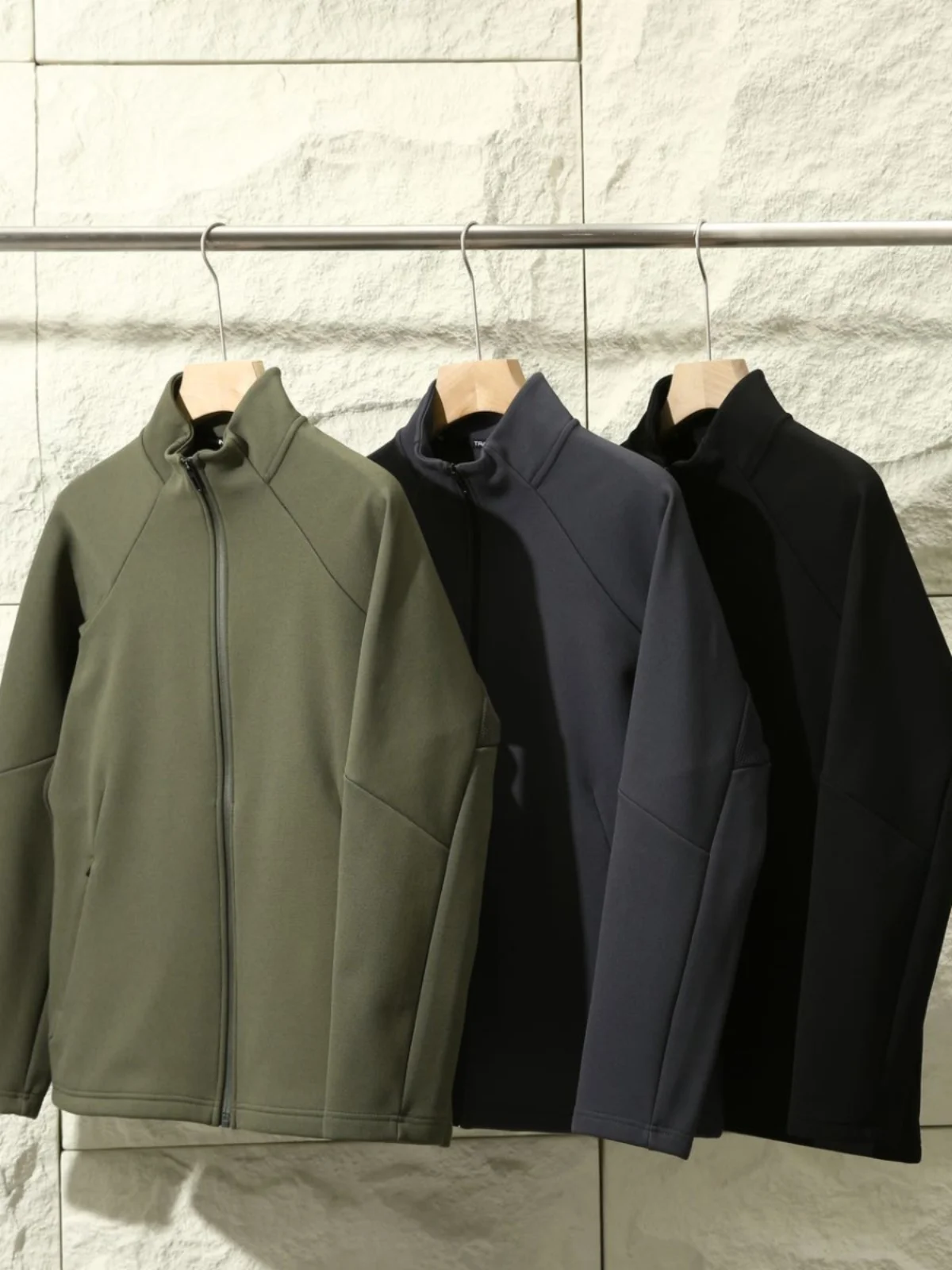 

Итальянская высококачественная модная ветрозащитная куртка с флисовой подкладкой и воротником-стойкой, с дизайнерским декором подмышками, осенне-зимнее теплое пальто с покрытием