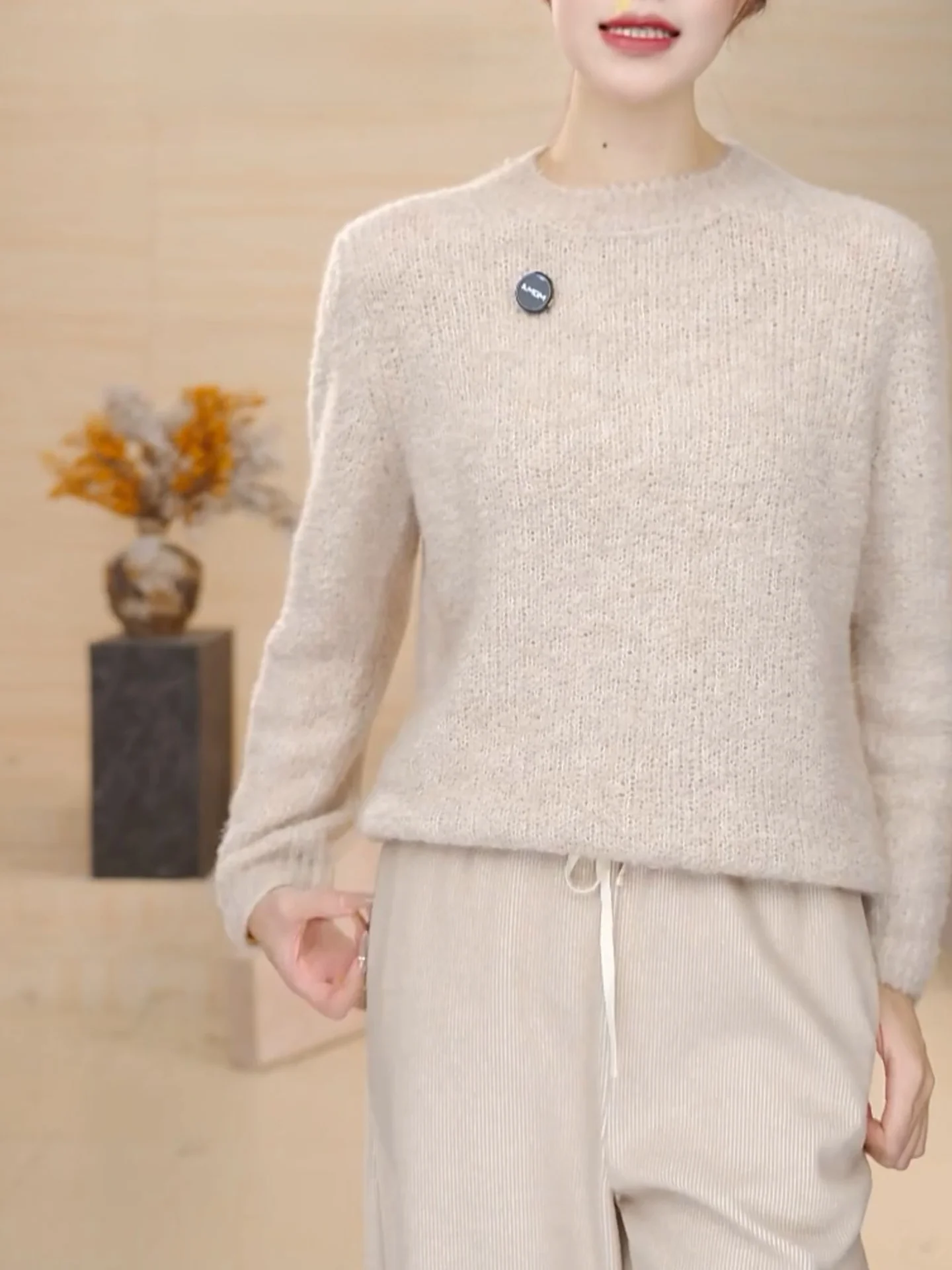 

Fashionable Large Size Knitted White round Neck Sweater Women's Base Shirt Autumn Winter New Arrival Korean Style Casual Comf...