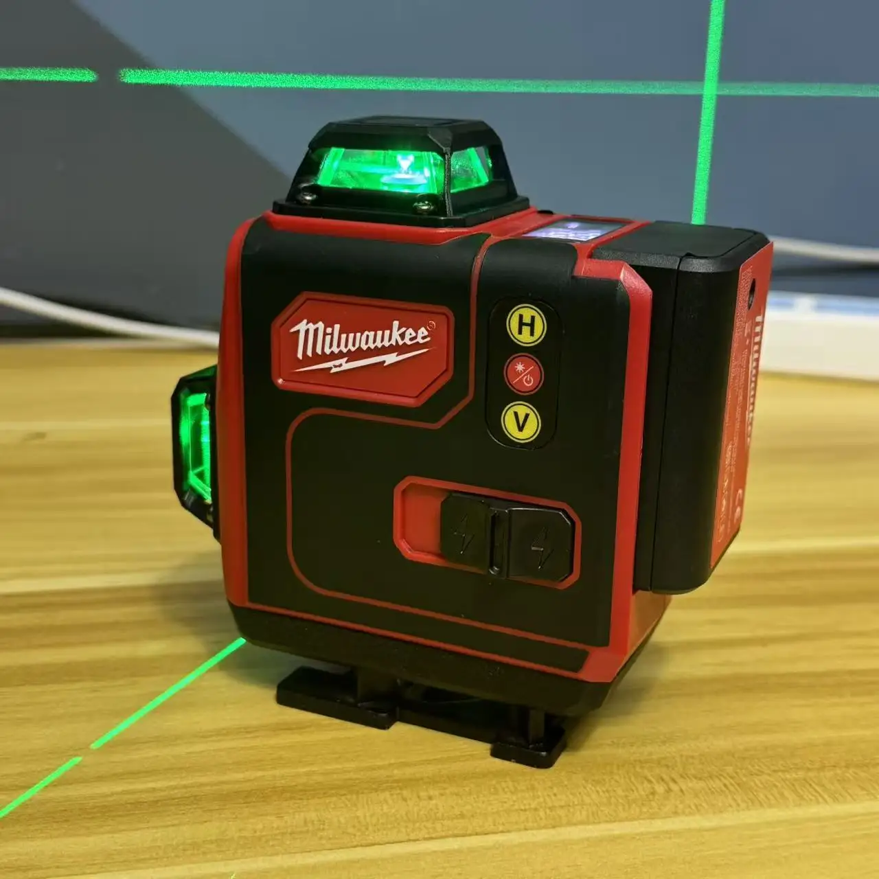 

Milwaukee M18 Battery Compatible Laser Level, 4D 6 Lines 360° Green Beam, High Precision Horizontal Vertical Self-Leveling Tools