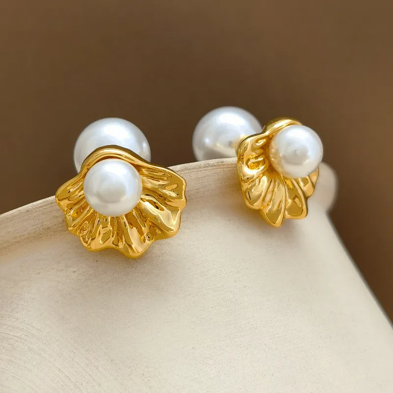 

New niche design sense two wearing stud earrings women, French retro simple versatile ear studs