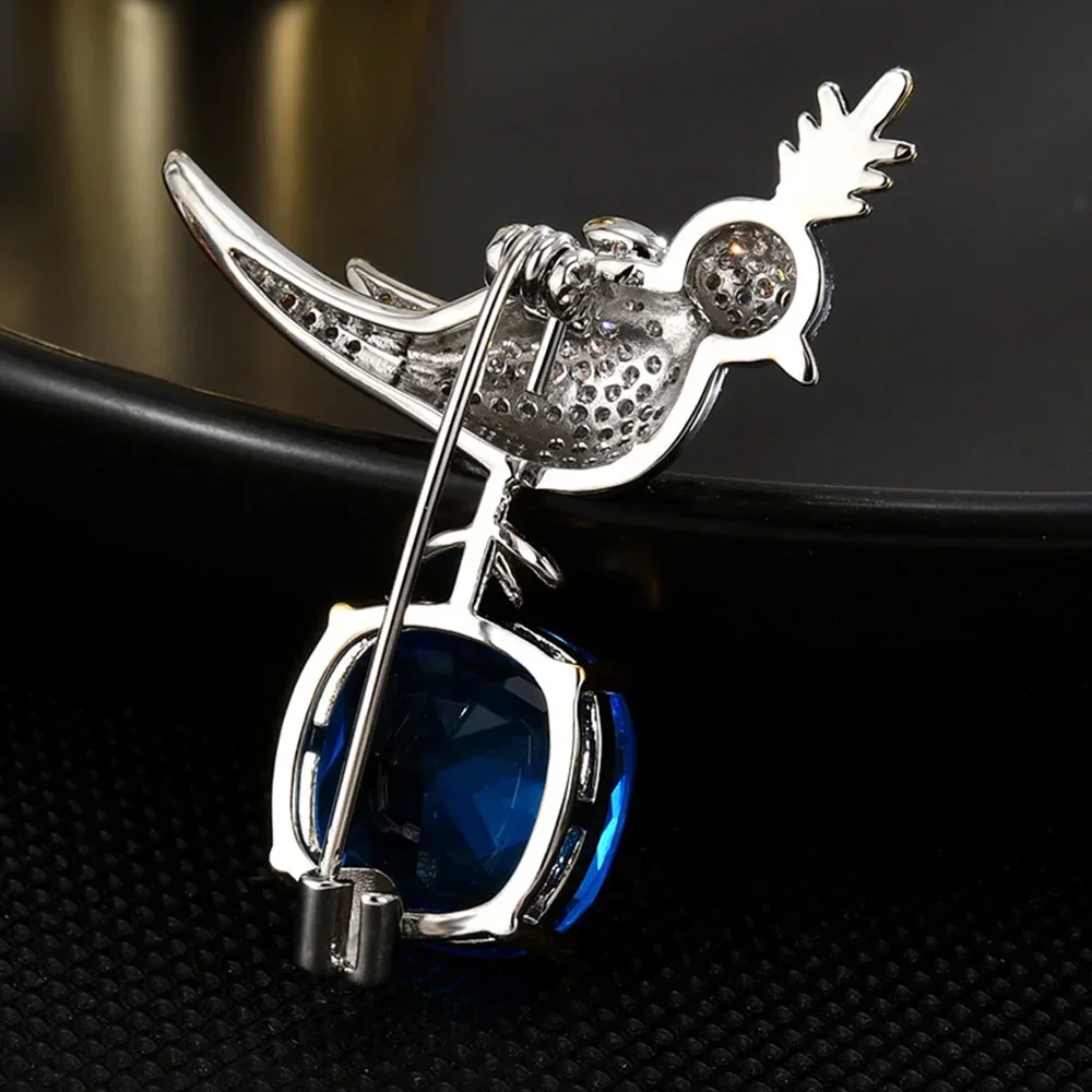 New Blue Crystal Bird Brooch for Women Fashion Coat Jewelry Accessories Personalized Lapel Pins Rhinestone Animal Pin Gifts