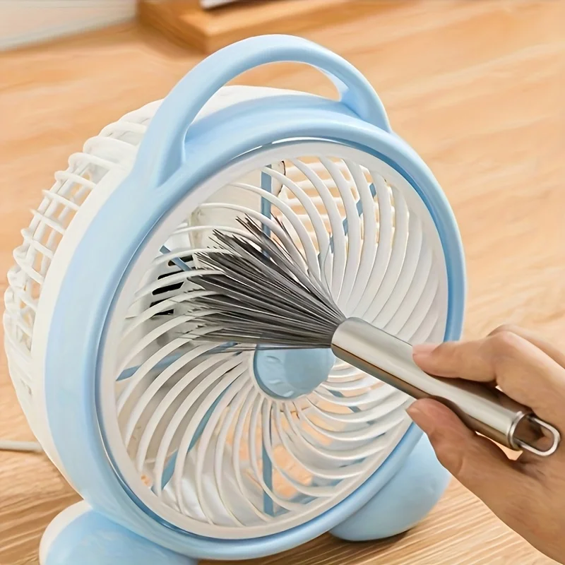 Multi-functional long-handled wall-mounted cleaning brush, suitable for use in living rooms, bedrooms, bathrooms, kitchens and furniture. The grip is stable.