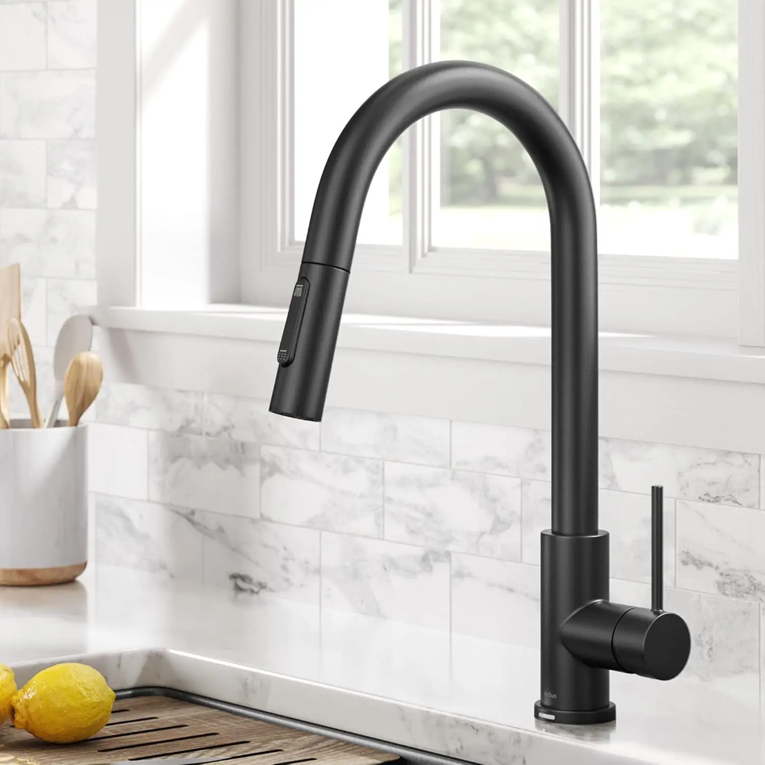 

Kitchen faucet stainless steel pull-out type. 360 ° rotation. Dual function cleaning with pull-out function. Console bar counter