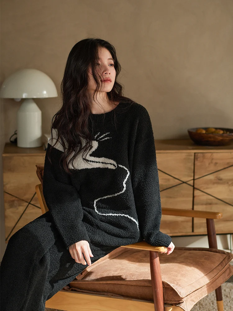 ملابس منزلية نسائية جديدة للخريف والشتاء، مجموعة ملابس نوم كلاسيكية سوداء برقبة دائرية سميكة ودافئة