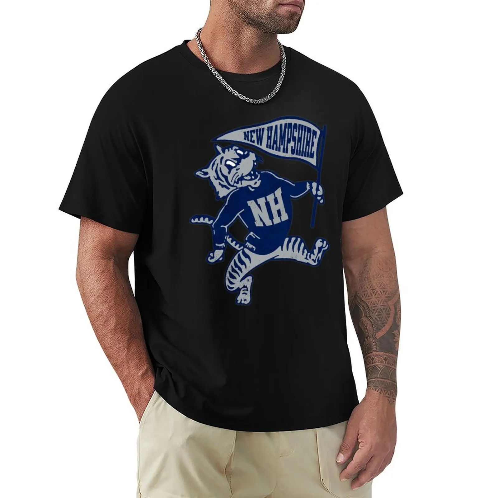 New Hampshire Vintage Logo Throwback Collegiate T-Shirt Big Size Daily Wear T-Shirt