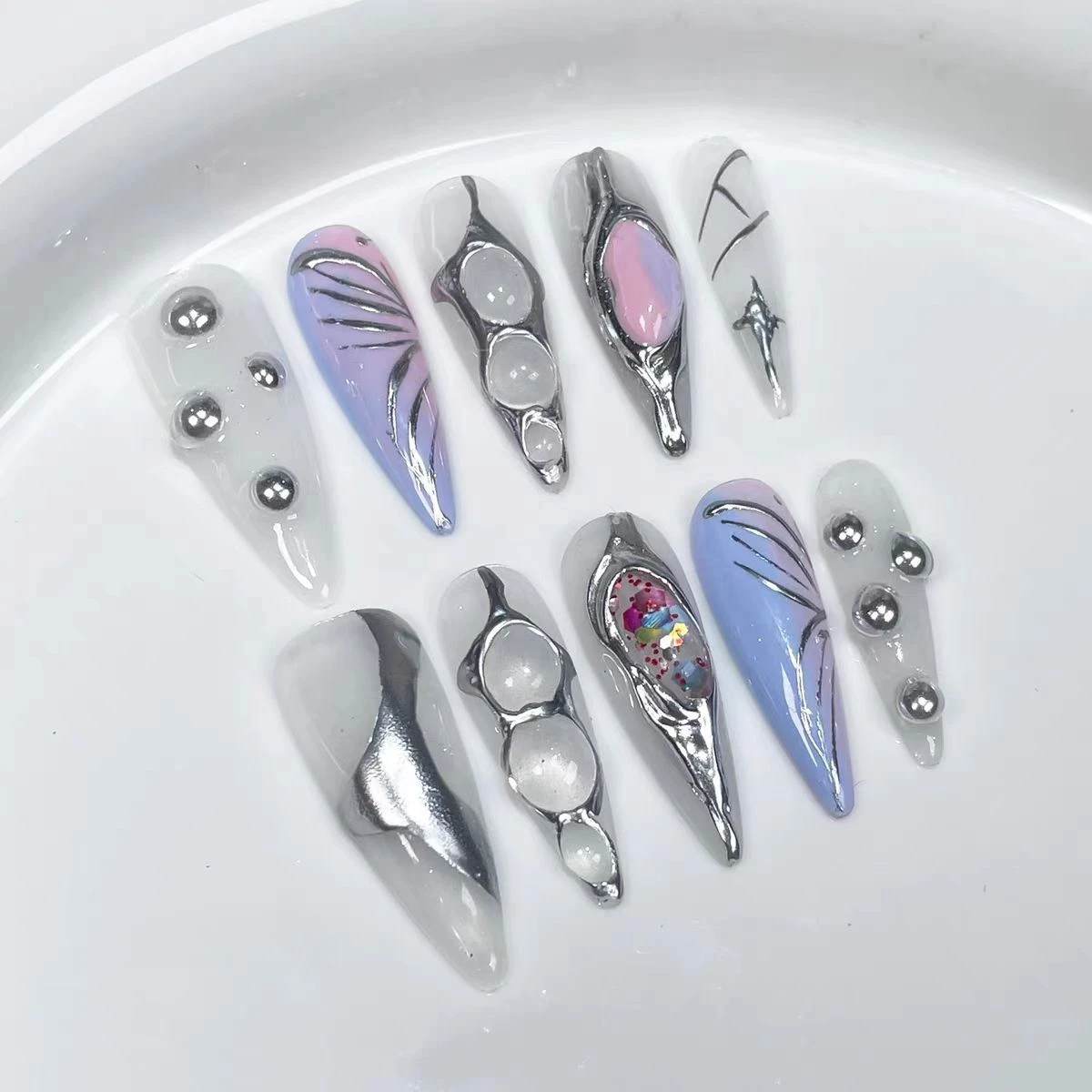 New Handmade Armor Two-color Gradual Change Ice Through Irregular Metal Relief European and American Long-pointed Nail Art