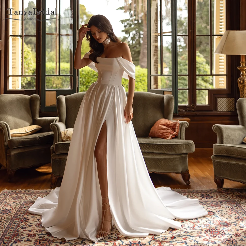 

Простые атласные свадебные платья с высоким разрезом по бокам и небольшим шлейфом, модные свадебные платья с открытыми плечами Chic DW1081