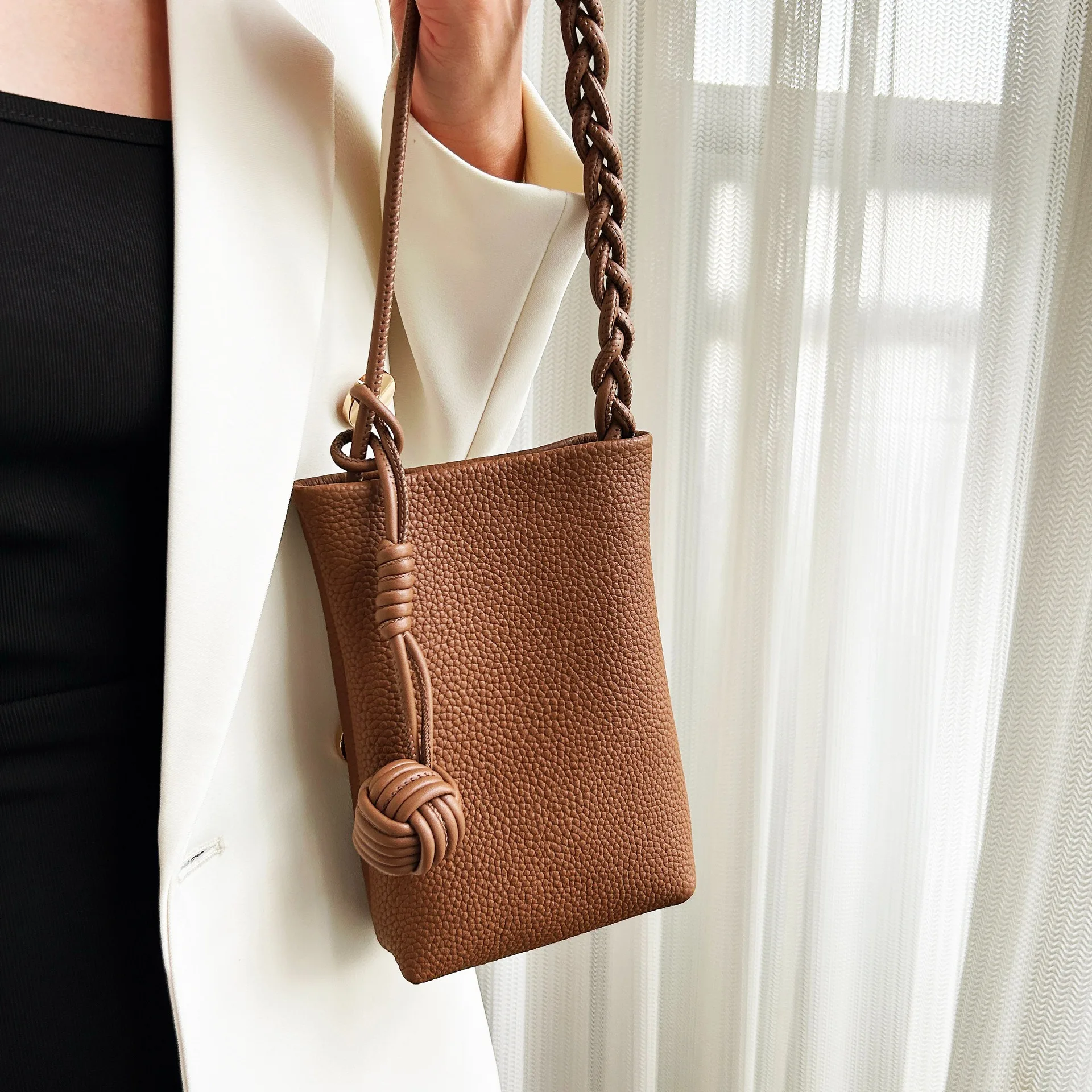 Genuine Leather Mobile Phone Bag for Women Crossbody Small Bag 2026 New Model Woven Handbag Vertical Style Cowhide Mini Walking Bag