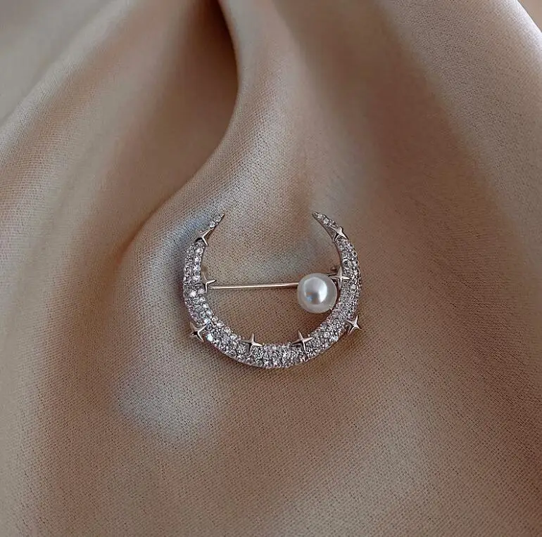 New Fashion Design Flash Rhinestone Moon Imitation Pearl Brooch Fashion Temperament Clothes Accessories Wholesale