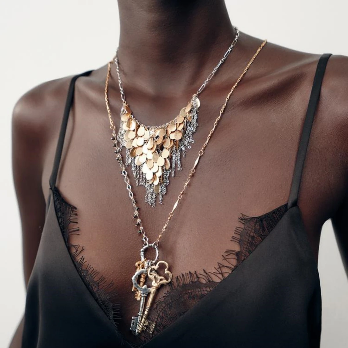 

ZAA 2-Pack Of Necklaces With Plates And Keys Women's 2025 New Fashion Tassel Metallic Glitter Long Necklace Suitable for Banquet