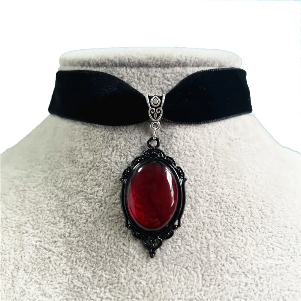 Gothic Vampire Cameo Pendant Choker Velvet Necklace for Women Fashion Pagan Witchcraft Jewelry Girls Gifts Creative Choker