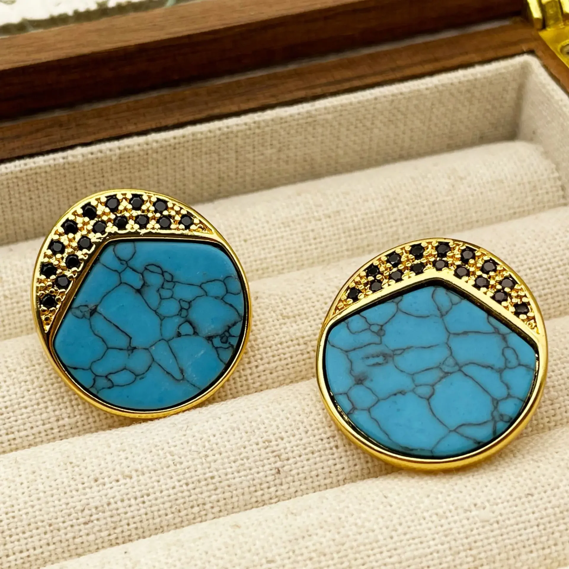 

Micro inlaid black zirconium turquoise geometric personality court style stud earrings