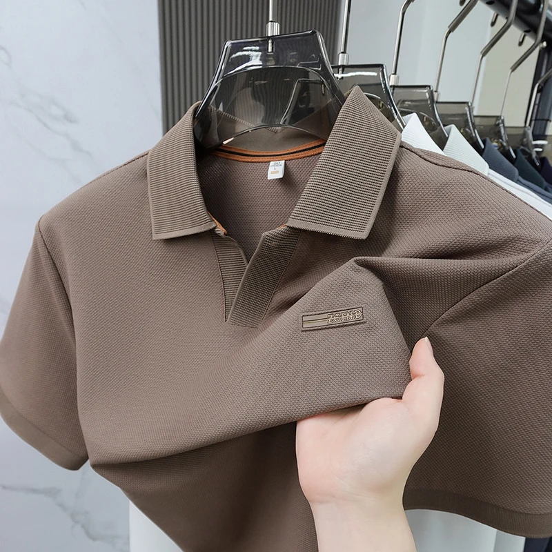 Hochwertiges Marken-Sommer-Polohemd mit kurzen Ärmeln für Herren, exquisites Abzeichen-Design, atmungsaktives und bequemes T-Shirt-Oberteil – Detail 8