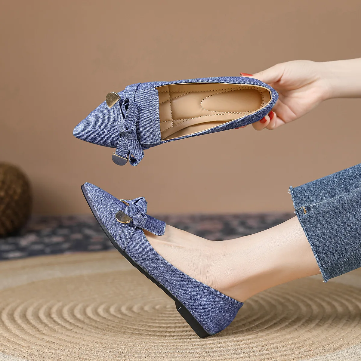 

New flat bottomed shallow mouth pointed single shoe women's denim casual shoes versatile soft sole anti slip flat sole shoes