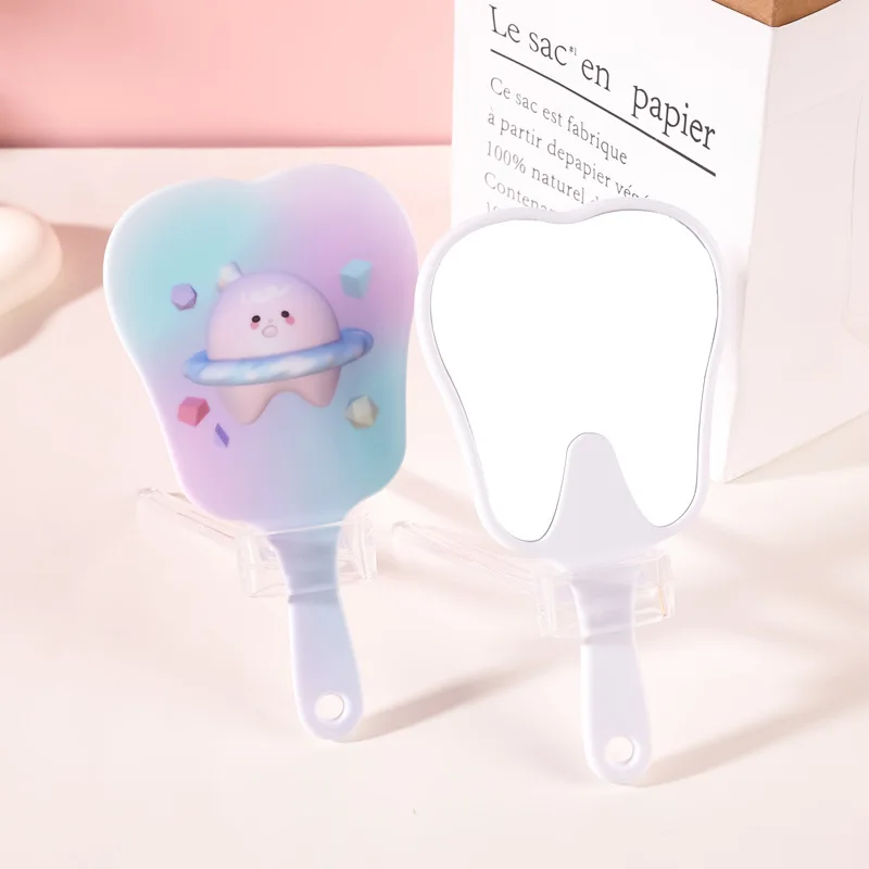 Espelho de maquiagem portátil portátil com design de dentes de desenho animado compacto de plástico fofo para estudantes de viagem de mesa