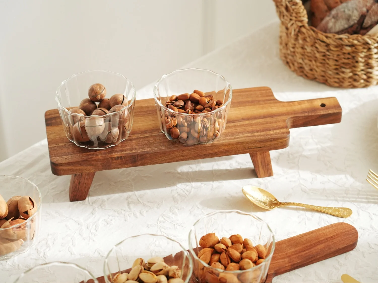 planche-a-decouper-a-pattes-ustensiles-de-cuisine-de-haute-valeur-esthetique-plateau-de-service-en-bois-veritable-presentoir-de-gateaux-panier-de-fruits-blogueurs-preferes