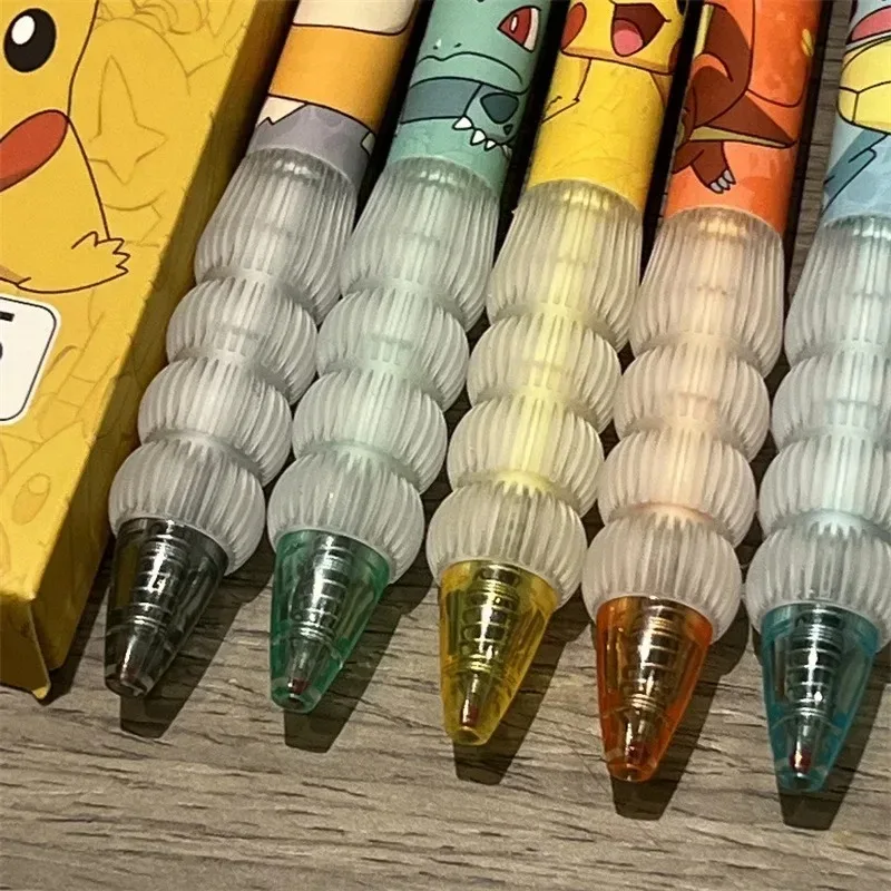 5-teiliges Set mit niedlichen Anime-Gelstiften, Kawaii-Stifte mit ausziehbarem Stiftmechanismus und schwarzer Tinte, ideal als Schulbedarf und Geschenk für den Unterricht. – Detail 2