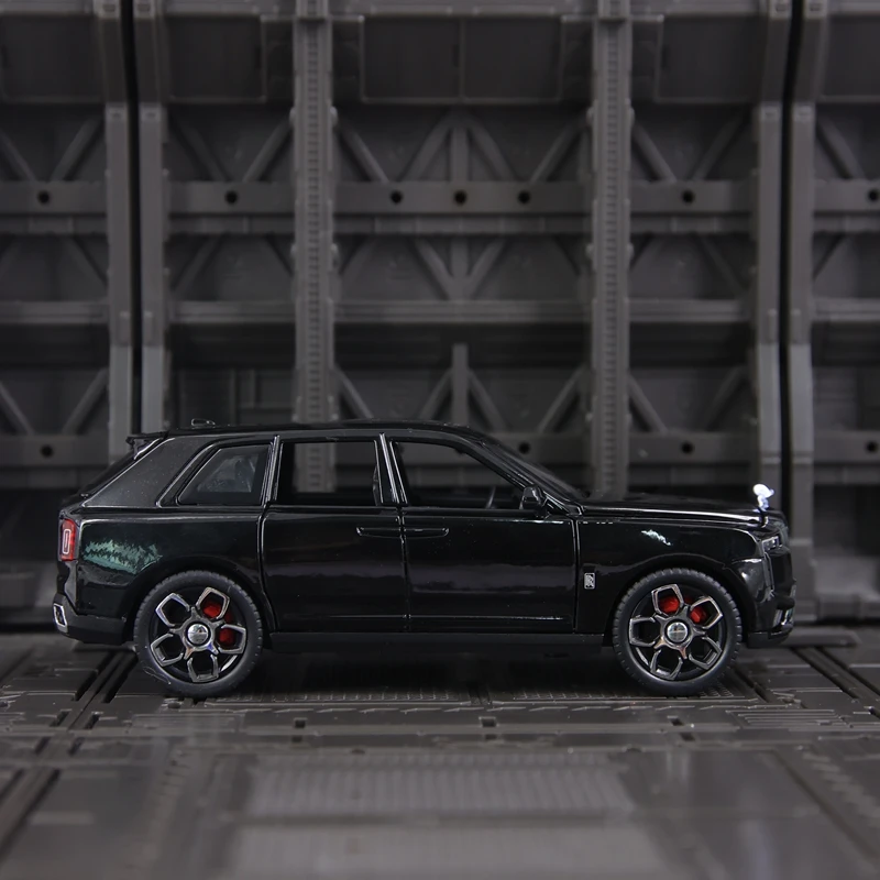 1:32 Rolls Royce Cullinan puertas de modelo de coche de aleación y capó de motor, el maletero se puede abrir tiene funciones de sonido y iluminación simuladas
