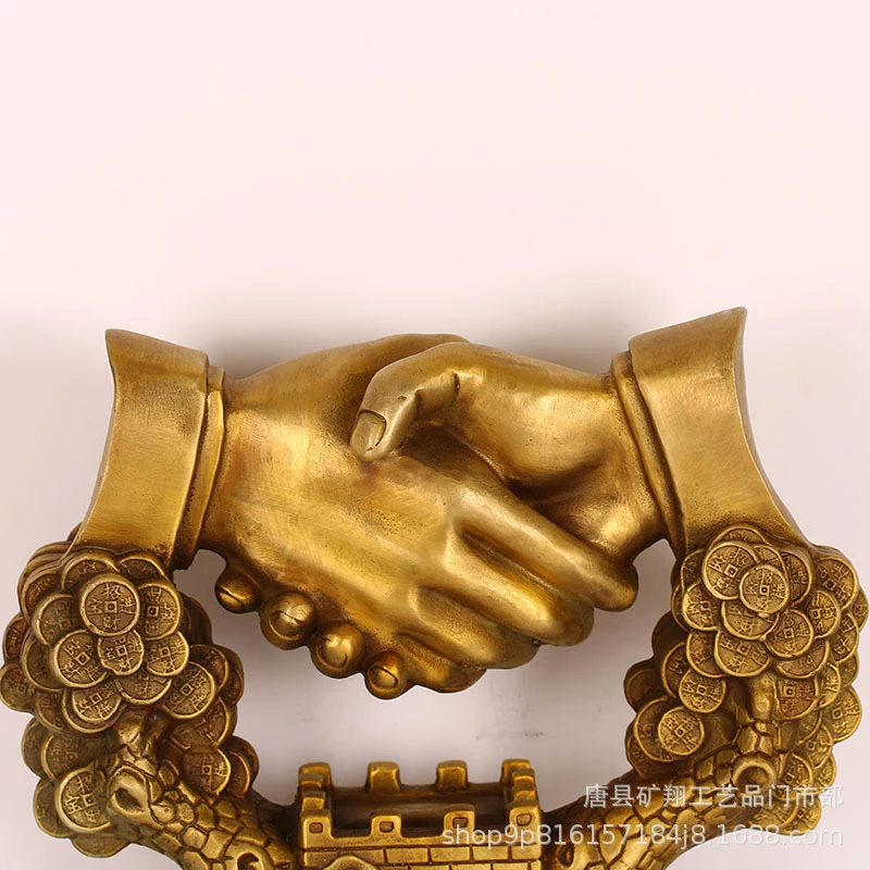 Chinese-style integrity and -win handshake brass ornament, office desk decoration, high-end business gift for leaders