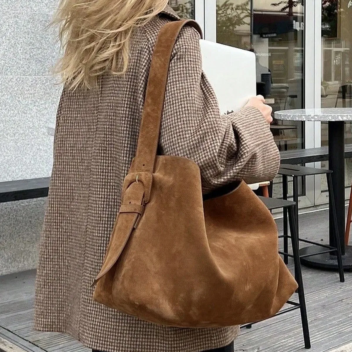 Bolso de hombro de gran capacidad, de estilo retro, para llevar al trabajo, para mujer, bolso tipo tote marrón, bolso de cuero de ante para llevar en la mano o debajo del brazo.