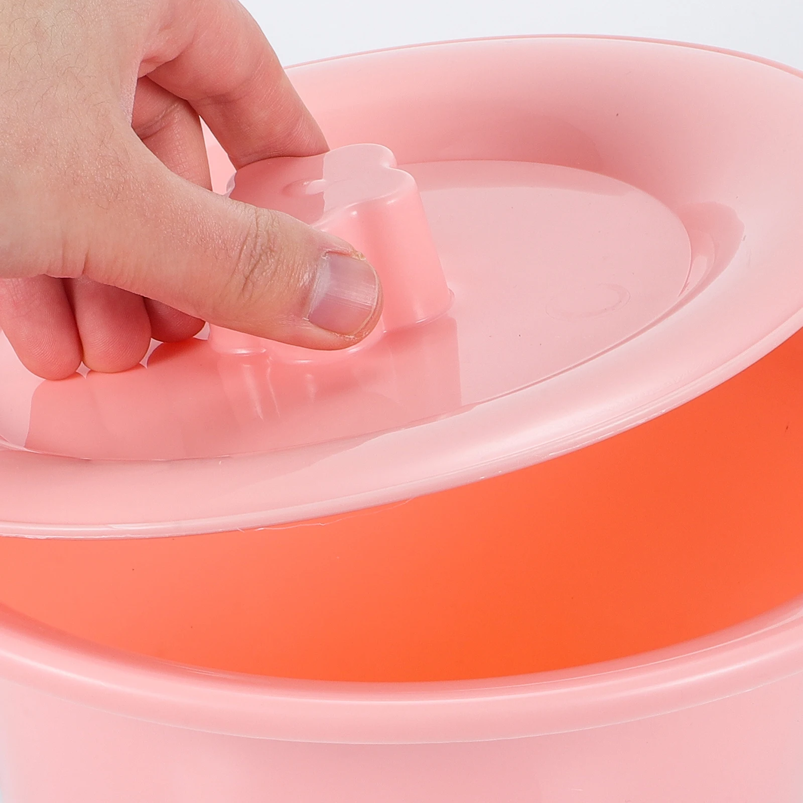 

Portable Chamber Covered Plastic Urinal For Women Kids Elderly Disabled Home Hospital Use Non-Slip Lightweight Spittoon Pee Pot