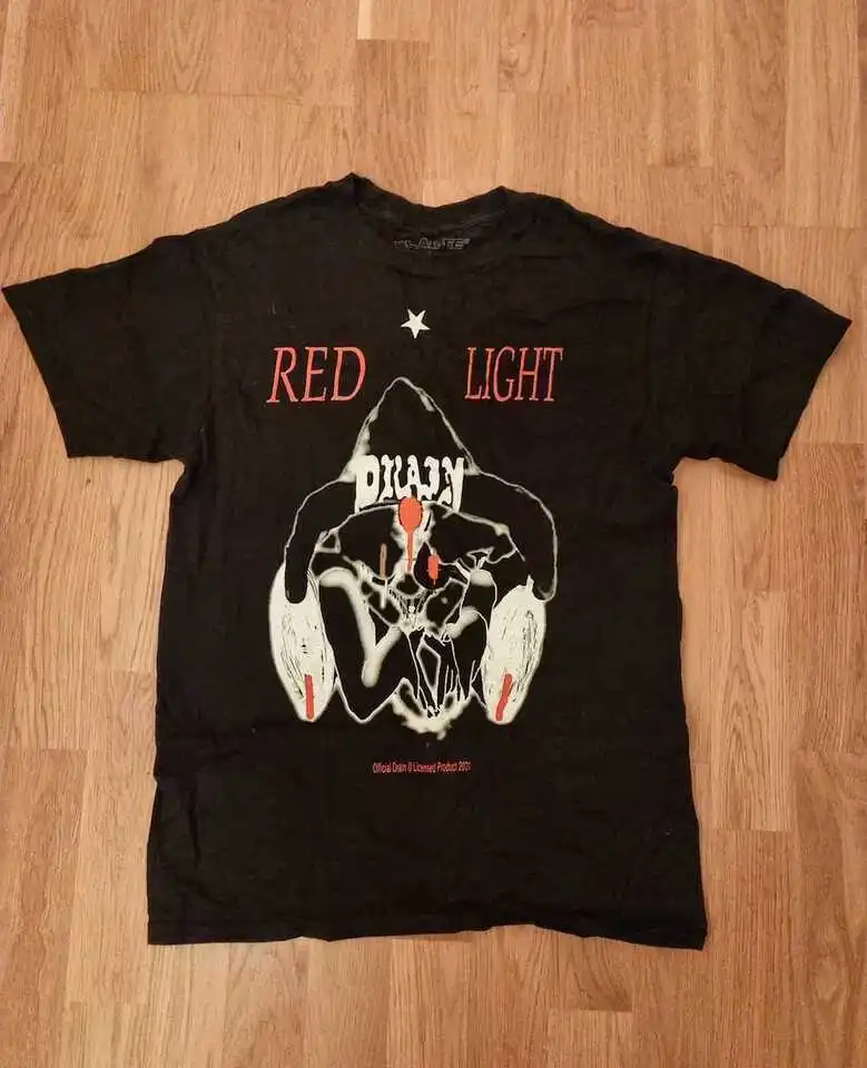 

Футболка с рисунком сток Gang Bladee Red светильник, черная хлопковая футболка