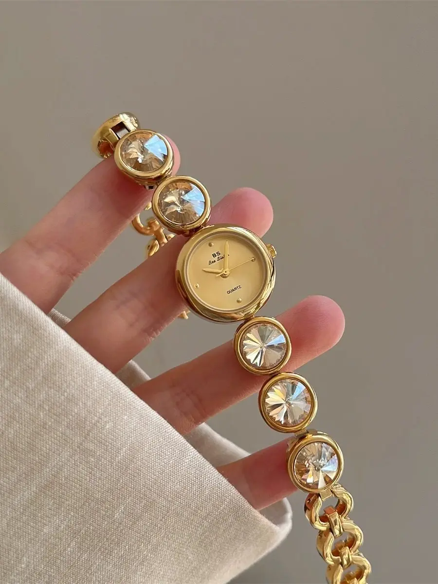 Elegant women's watchbracelet watch with a stylish and luxurious designvintage and sophisticated feelperfect as a gift for women