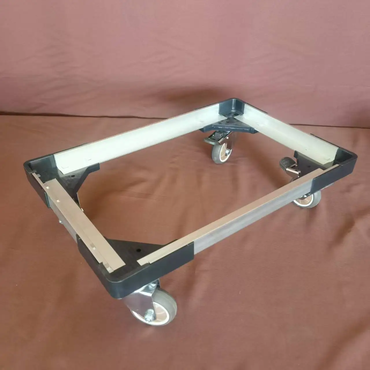 

Load capacity of 150 kg plastic trolley wheels 4 trolley wheels Heavy duty for moving boxes