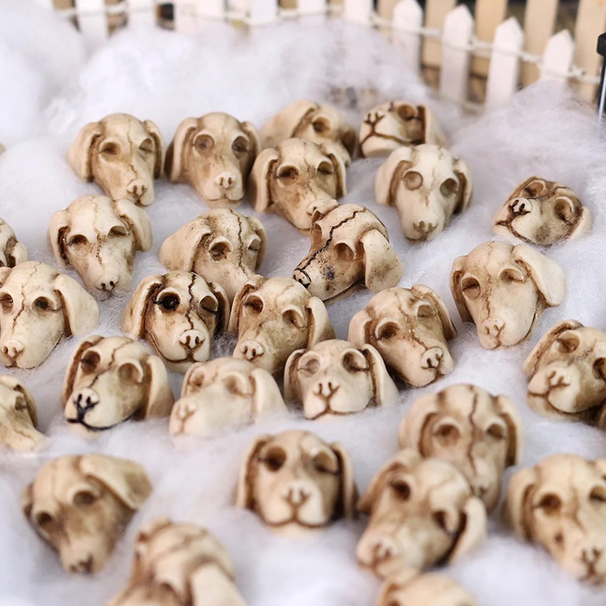 Resin Cracked Dog Head Set - 20-Pack Miniature Garden Decor, Spooky Porch Display for Party & Home