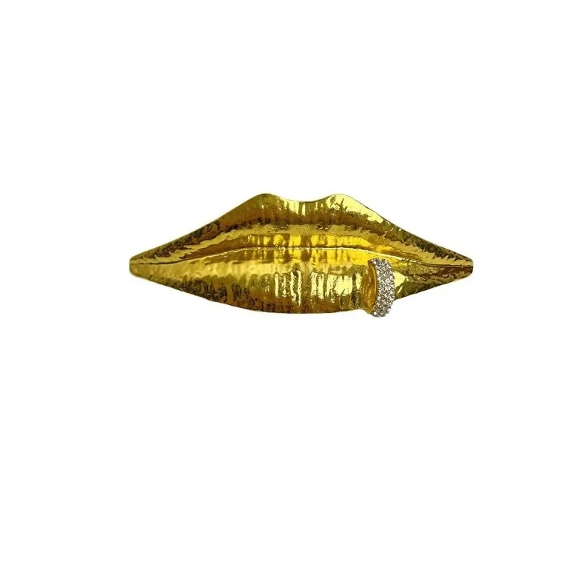 Fashion Jewelry European and American Design Lip Shaped Brooch For Women Party Gifts Exaggerative Accessories 2024 Trend New