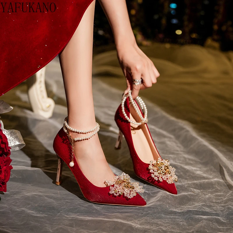 Elegant Pearl Chain Ankle Strap Wedding Bridesmaid Shoes Thick Heels Shoes Crystal Big Flower Decor Party Prom Shoes Silk Pumps