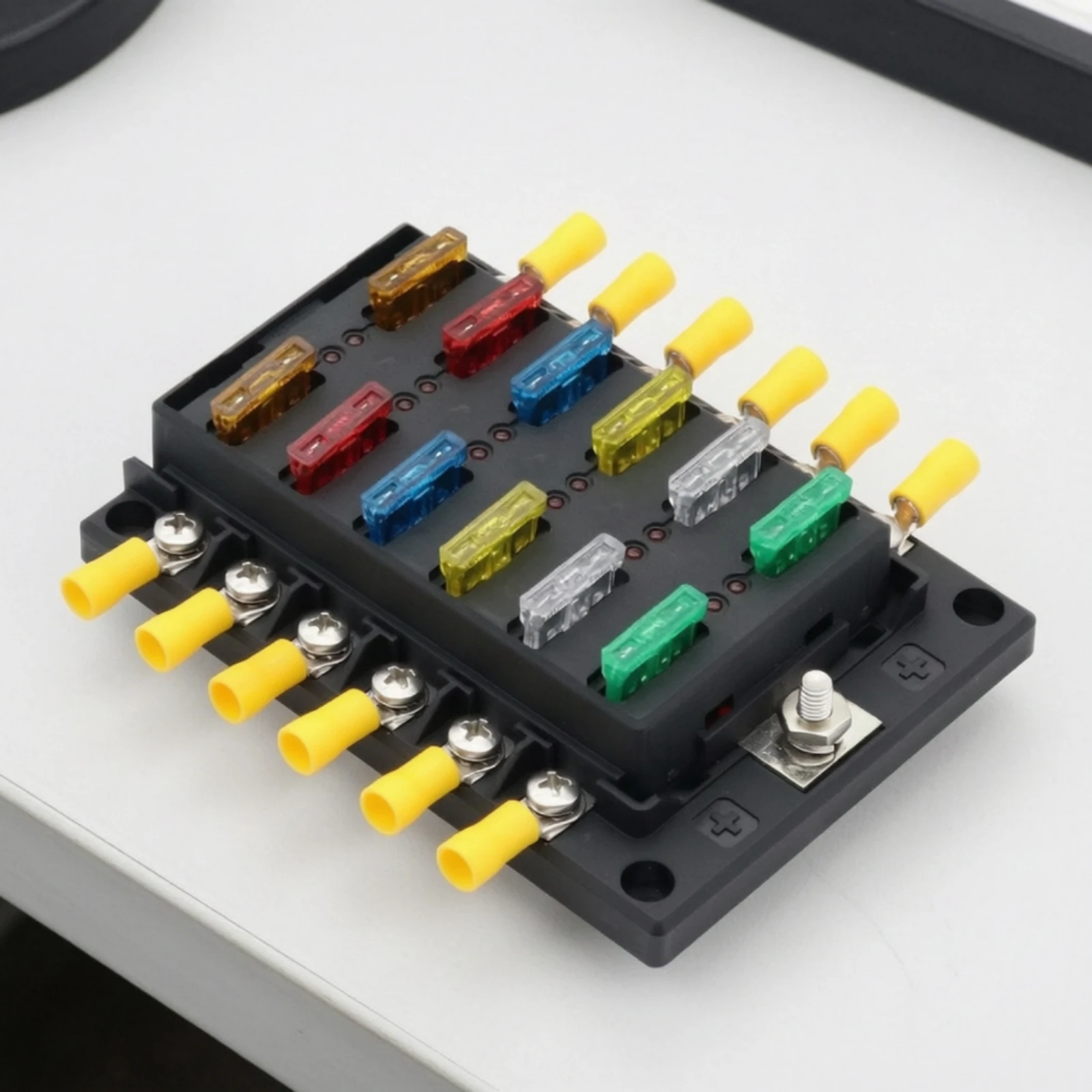12-Circuit Blade Fuse Holder Flame Retardant DC Fuse Block with Bus Conductive Rails Electrical Component Sleek Dustproof